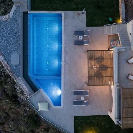 Villa Blue Rose *